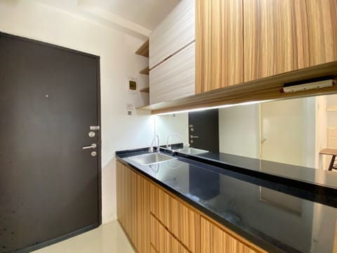 Studio | Private kitchen | Fridge, stovetop, electric kettle, cookware/dishes/utensils