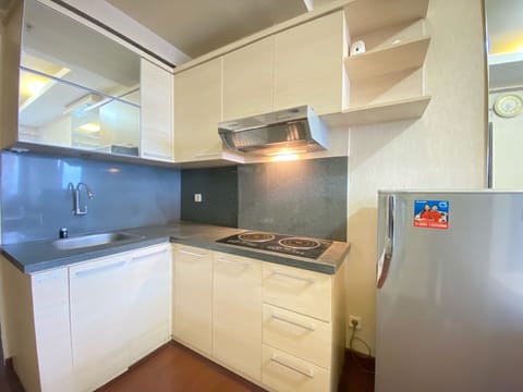 Apartment, 2 Bedrooms | Private kitchen | Fridge, stovetop, cookware/dishes/utensils