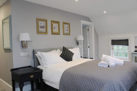 Desk, laptop workspace, soundproofing, free WiFi