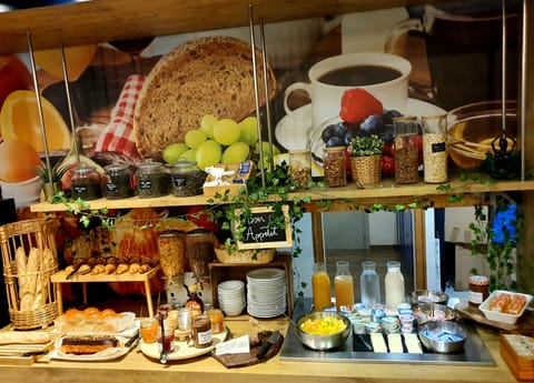 Daily buffet breakfast (EUR 9 per person)