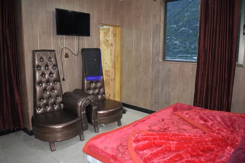 Family Room | Laptop workspace, WiFi (free)