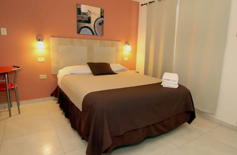Double Room, 1 Queen Bed | Individually decorated, individually furnished, iron/ironing board