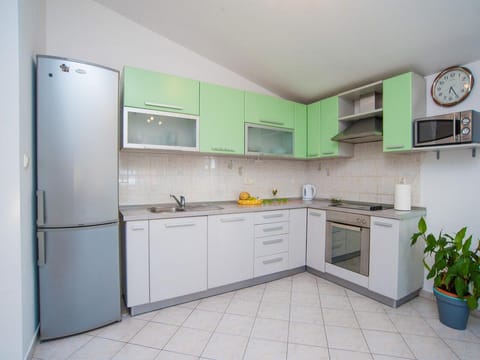 Apartment (Three Bedroom Apartment with Terrace) | Private kitchen | Fridge