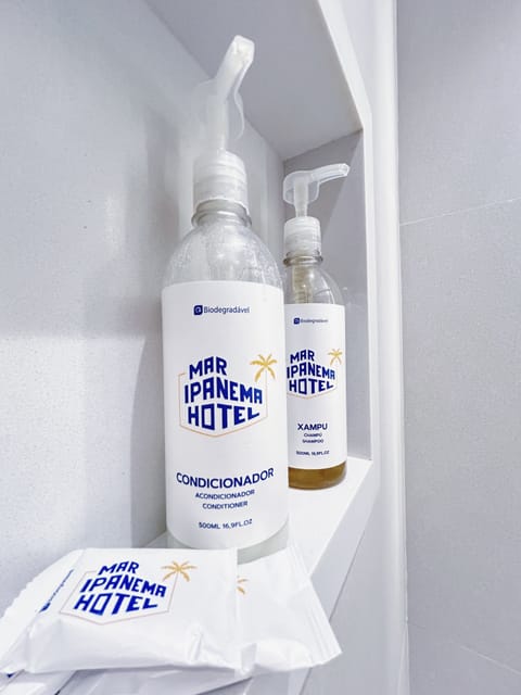 Deluxe Triple Room | Bathroom | Shower, designer toiletries, hair dryer, towels