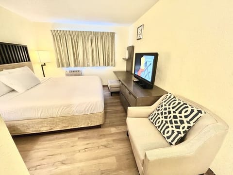 Basic Double Room | Free WiFi, bed sheets
