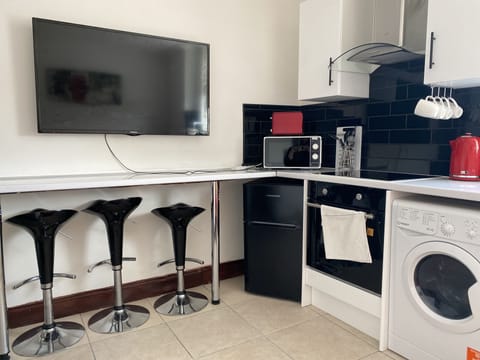 Apartment | Private kitchen | Fridge, microwave, oven, stovetop