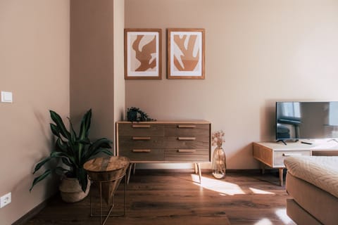 *Midtown* 2-Room Apartment with Kitchen | Living area | Flat-screen TV