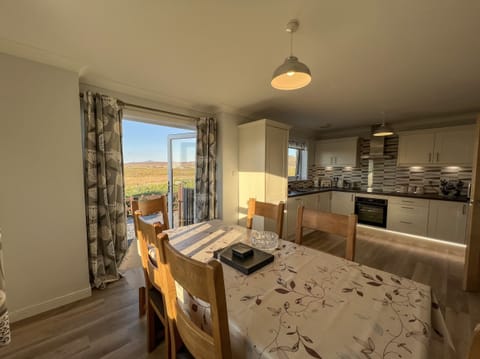 Cottage | Private kitchen | Fridge, dishwasher, cookware/dishes/utensils