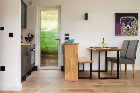 Cottage | Private kitchen | Fridge, cookware/dishes/utensils