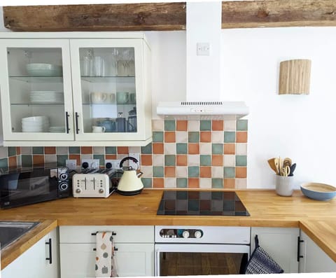 Hazel Cottage | Private kitchen | Shared fridge, electric kettle, eco-friendly cleaning products