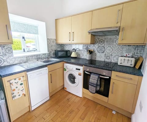 Stable Cottage | Private kitchen | Shared fridge, electric kettle, eco-friendly cleaning products