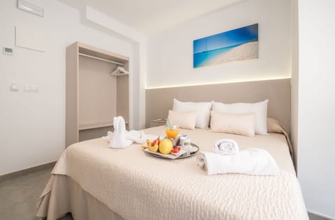 Double Room (Small) | Desk, laptop workspace, free WiFi, bed sheets