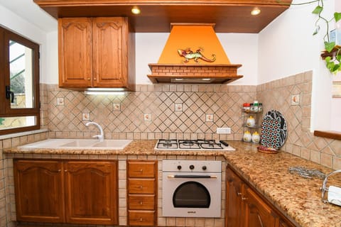 House, Smoking | 4 bedrooms, WiFi