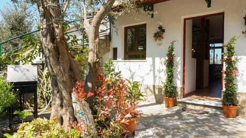 House, Smoking | 4 bedrooms, WiFi