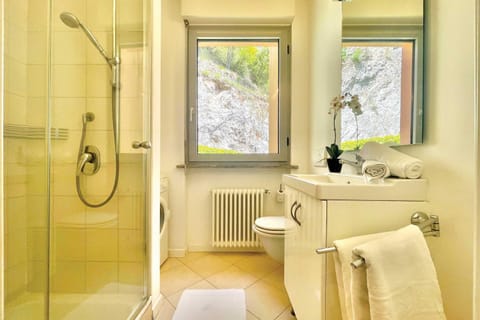 Family Apartment, Multiple Bedrooms, 2 Bathrooms, Mountainside (Gaeta 'Lake View') | Bathroom | Separate tub and shower, hair dryer, bidet, towels