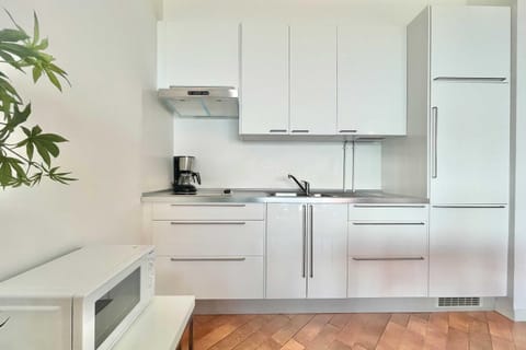 Family Apartment, Multiple Bedrooms, 2 Bathrooms, Mountainside (Gaeta 'Lake View') | Private kitchen | Fridge, microwave, stovetop, coffee/tea maker