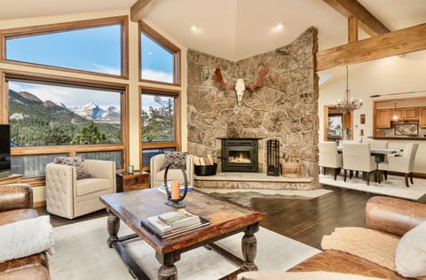 House, 4 Bedrooms | Living area