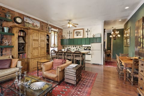 Executive Suite, 2 Bedrooms | Living area | 46-inch flat-screen TV with cable channels, TV, Netflix