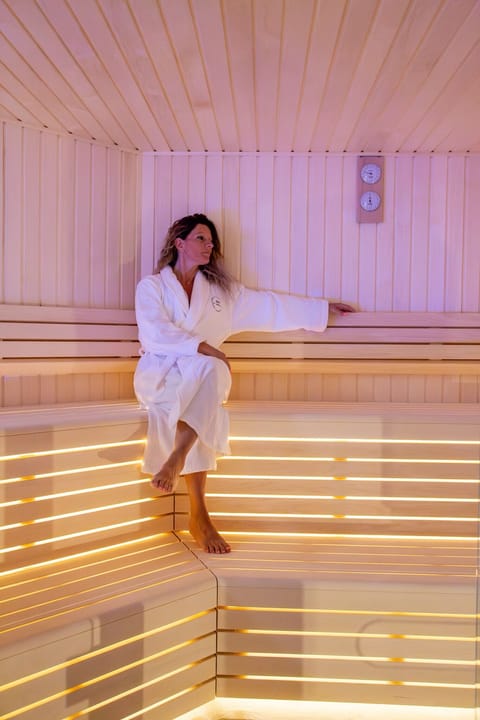 Sauna, hot tub, body treatments, 1 treatment room, massages