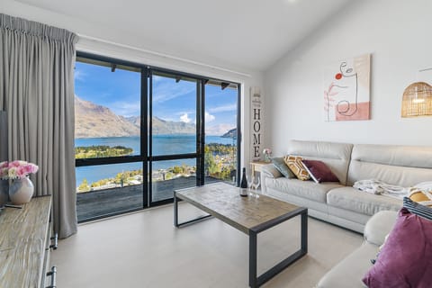 Apartment | Living area | Smart TV, Netflix, streaming services