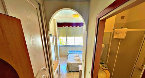 Triple Room | In-room safe, desk, free WiFi