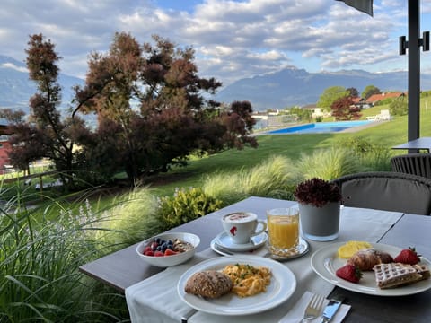 Daily buffet breakfast for a fee