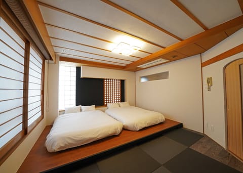 Luxury Condo | 3 bedrooms, WiFi (free), bed sheets