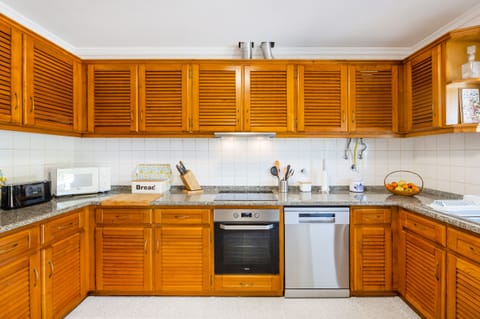 House, 3 Bedrooms, Patio, Mountain View | Private kitchen | Fridge, microwave, oven, stovetop