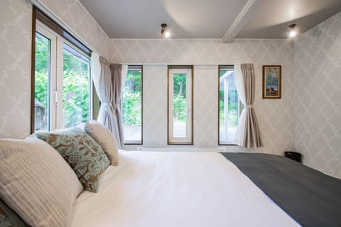 House | 5 bedrooms, desk, free WiFi, bed sheets