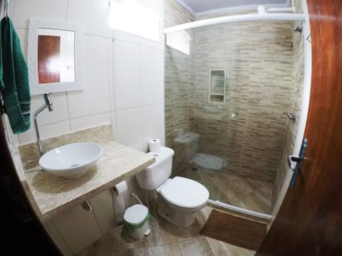Standard Quadruple Room | Bathroom | Towels, soap, toilet paper