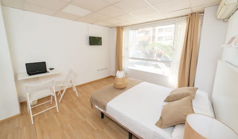 Panoramic Room | Memory foam beds, desk, laptop workspace, free WiFi