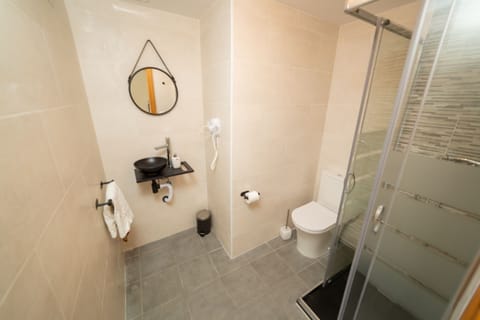 Free toiletries, hair dryer