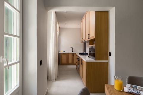 Signature Suite | Private kitchen | Full-size fridge, microwave, oven, dishwasher