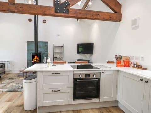 Cottage | Private kitchen | Fridge, dishwasher, electric kettle, toaster