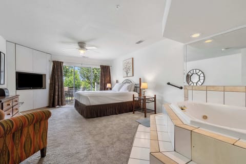 Condo, 1 King Bed with Sofa bed, Patio (Swansons King Suite) | 1 bedroom, WiFi (free), individually decorated, individually furnished