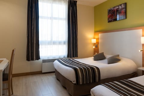 Superior Triple Room | 1 bedroom, desk, soundproofing, iron/ironing board