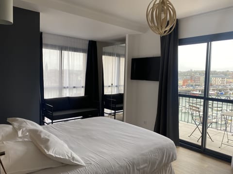 Superior Room, Terrace | Premium bedding, pillowtop beds, minibar, in-room safe