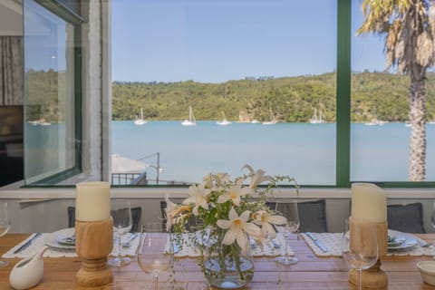 Manu Moana | In-room dining