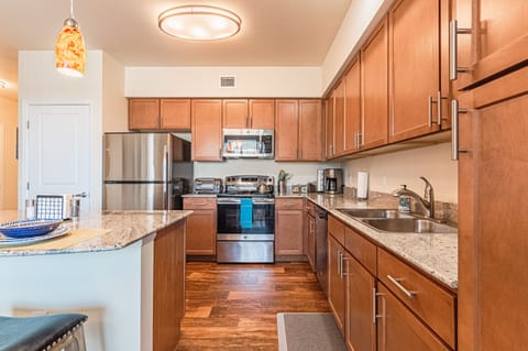 Deluxe Apartment | Private kitchen | Dining tables