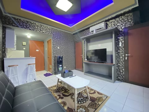 Apartment, 2 Bedrooms | Living area | TV