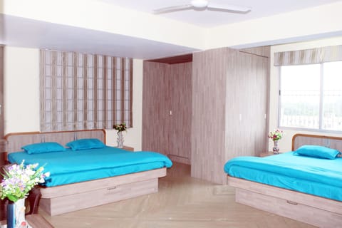Family Room | Desk, laptop workspace, WiFi, individually furnished