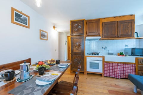 Family Apartment, Multiple Bedrooms (Miramonti 21 Ski In - Ski Out) | Private kitchen | Fridge, microwave, coffee/tea maker, toaster