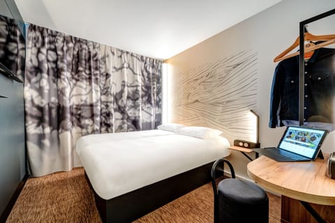 Twin Room, Non Smoking | Premium bedding, desk, iron/ironing board, free cribs/infant beds