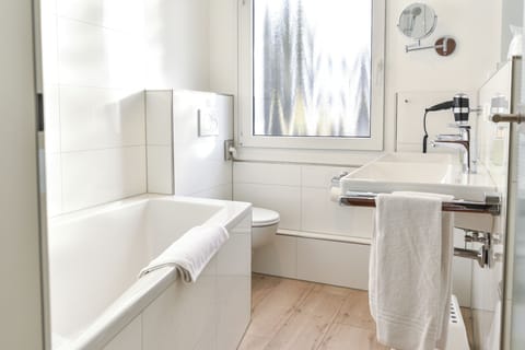 Room | Bathroom | Free toiletries, hair dryer, towels