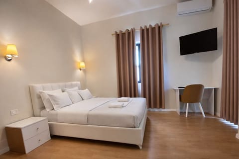 Deluxe King Room with Balcony | Desk, laptop workspace, blackout drapes, free WiFi