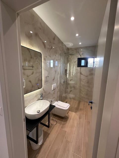 Deluxe Double Room with Sea View ( 2 Adults+1 Child ) | Bathroom | Hair dryer, bidet, towels, soap