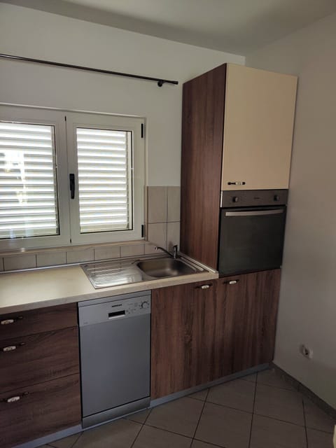 House (Four Bedroom Holiday Home with Terrac) | Private kitchen | Fridge