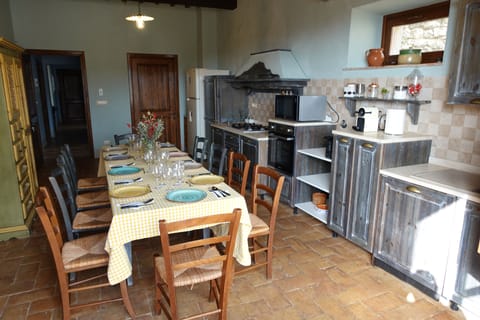 Deluxe Villa | Private kitchen | Full-size fridge, oven, stovetop, cookware/dishes/utensils