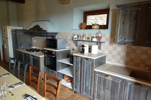 Deluxe Villa | Private kitchen | Full-size fridge, oven, stovetop, cookware/dishes/utensils