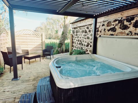 Superior Cottage, Private Bathroom | Outdoor spa tub
